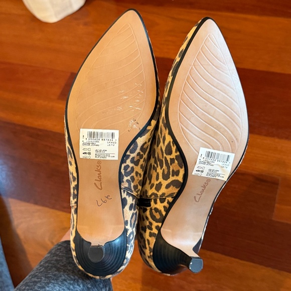 Clarks Lineal Collection Sea Leopard Cheetah Print Ankle Boot, Size 7 - Picture 9 of 12